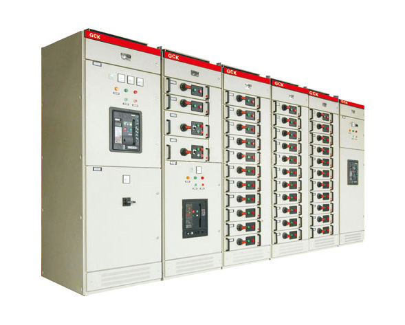  GCK低壓抽出式開(kāi)關(guān)柜，主要是由一些組合式電動(dòng)機(jī)控制單元，和其它功能單元組合而成。這些單元以上下重疊的方式安裝在封閉的金屬柜體內(nèi)。用設(shè)置在柜體上方的水平母線(xiàn)，…